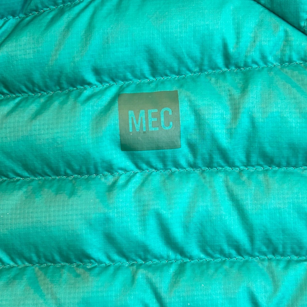 MEC Boundary Light Down Puffer Vest XS | Green & Blue Outdoor Insulated - Picture 2 of 8
